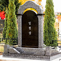 Памятник на корейском кладбище