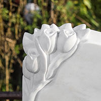 Cкульптура тюльпаны из белого мрамора