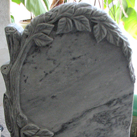 Памятник из серого мрамора