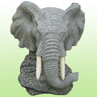 Голова слона из гранита, бивни из мрамора