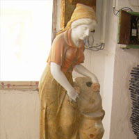 Скульптура Девушка у родника (мрамор)