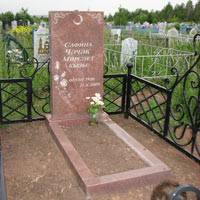 Памятник из гранита "Сюскюянсаари" на кладбище фото